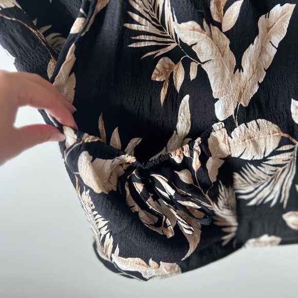 NWT Forever 21 Black Long Sleeve Floral Print Romper - Picture 6 of 7